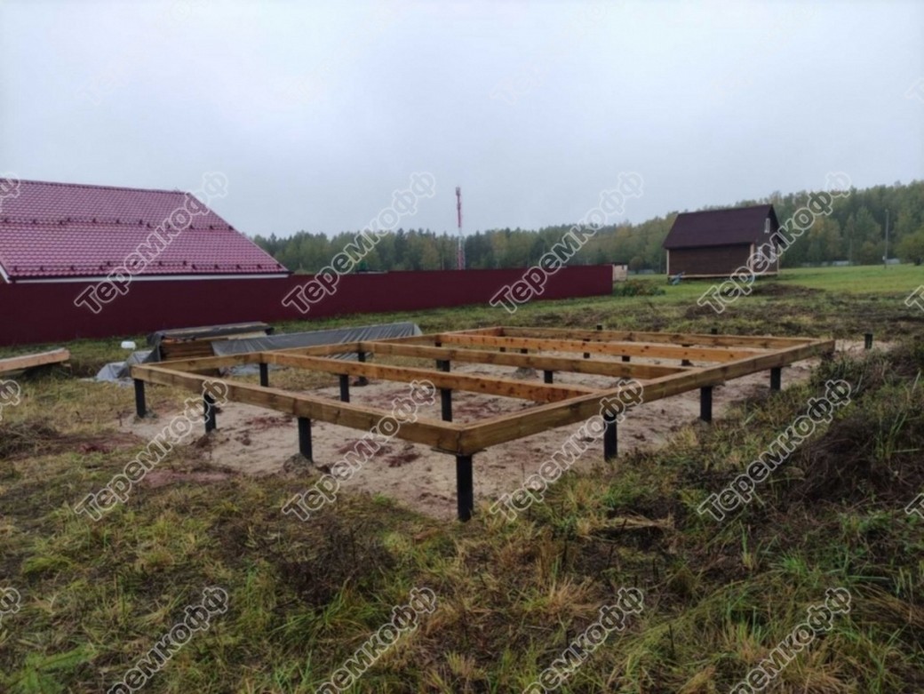 установка цокольного перекрытия и крепление свай анкерными болтами